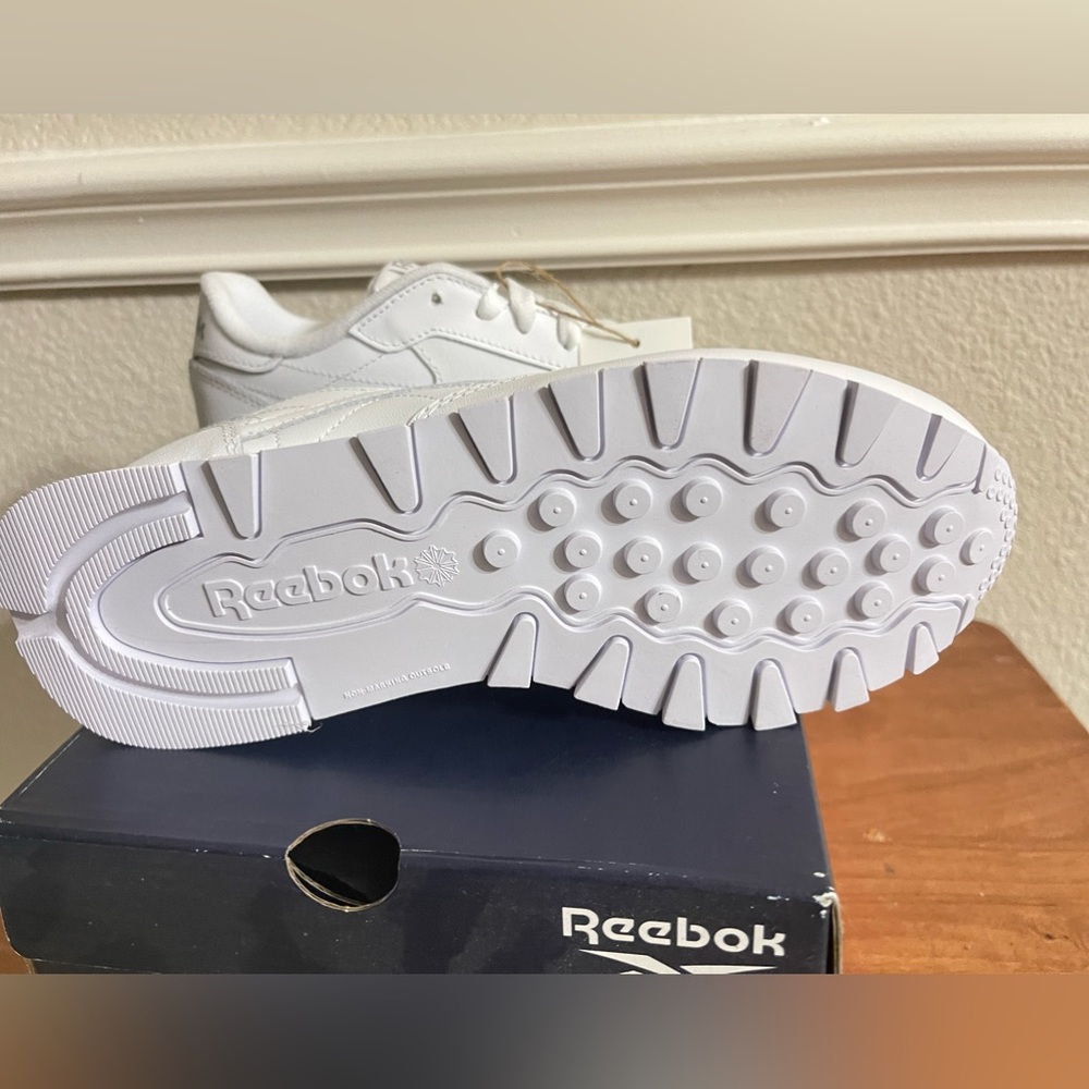 Brand new, with box leather white Reebok classic 6.5 womens /4.5 kids. - Picture 3 of 4